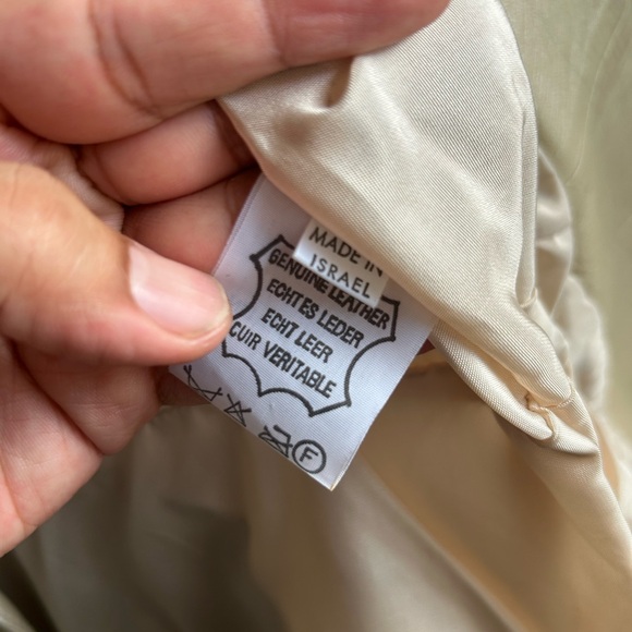 Gingette Vintage 80's Cream size 10 Leather Jacket with Attached Belt - Picture 13 of 15